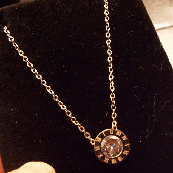 SIGNATURE GOLDEN ROMAN NUMERAL CIRCLE RHINESTONE CENTER NECKLACE 25 - Picture 2 of 2